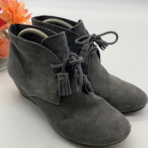 Crown Vintage Gray Suede Wedge Ankle Boots Sz 7.5